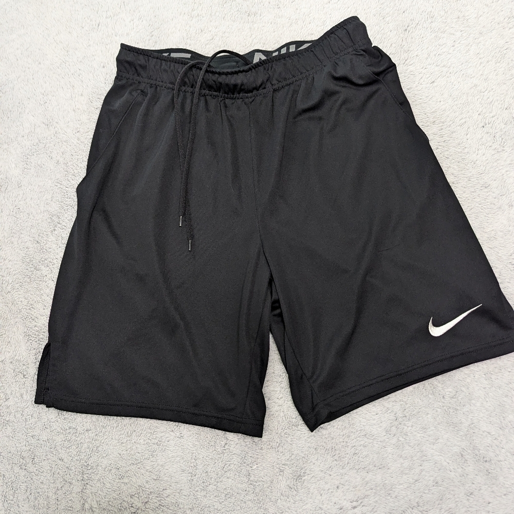 Men's Nike dri fit athletic shorts with pockets and drawstring size small